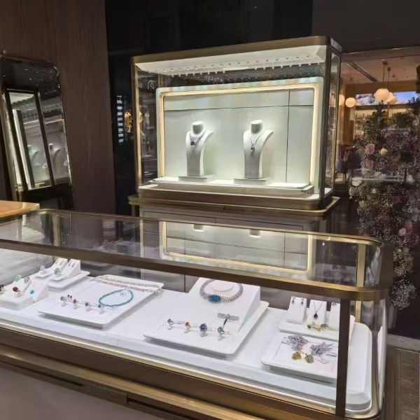 The Advantages of Display Cabinet Lighting